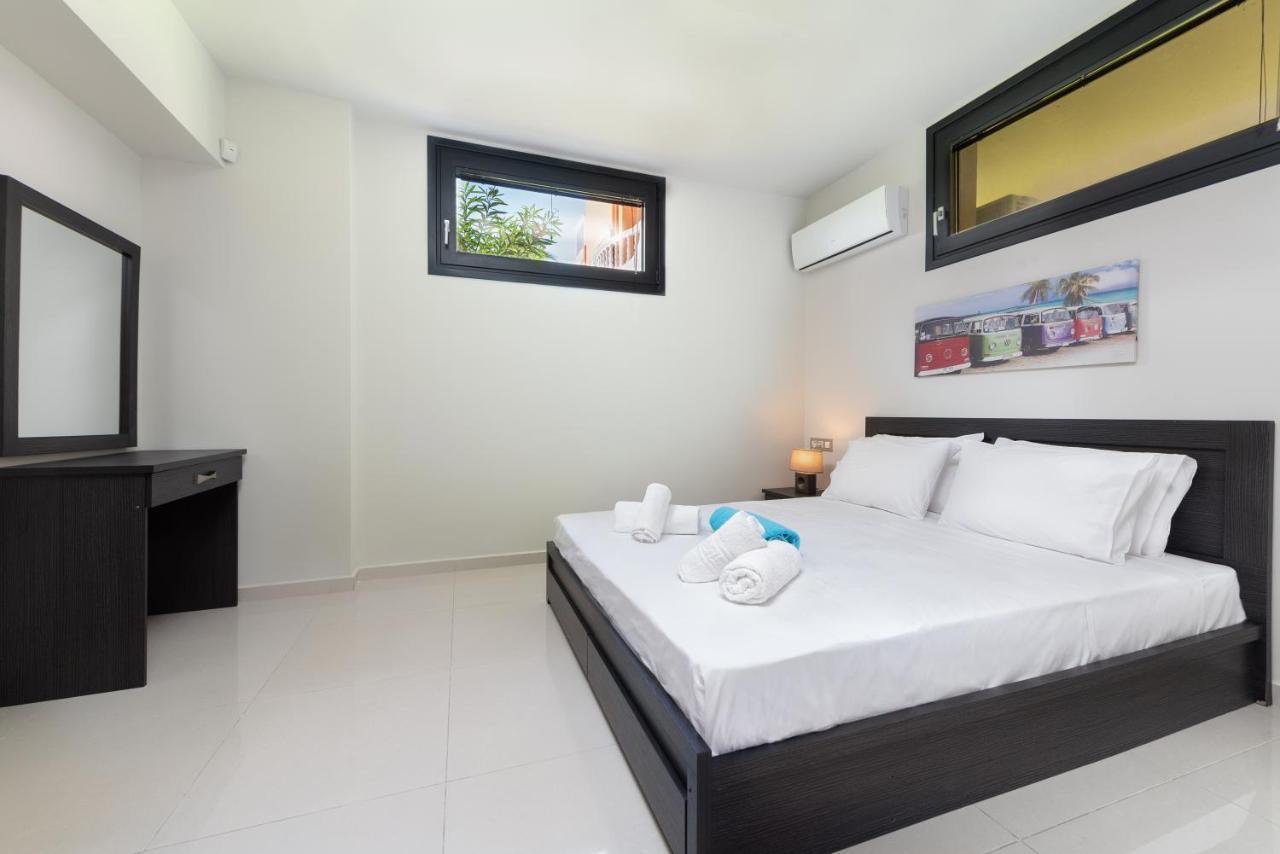 Ixia Breeze 3 Villa Bagian luar foto